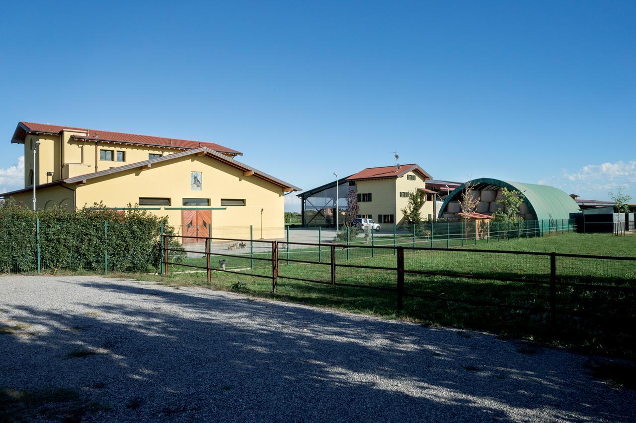 Agriturismo Camisi Qh Cambiago Exteriör bild